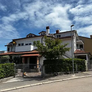 apartmani-rozi.in-istria.net/