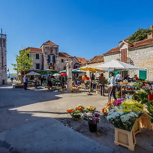 Town Square Cippico Apartament Kaštela